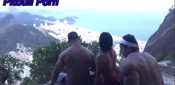  Fiz uma trilha com meu casal de amigos é fizemos uma suruba no topo do Rio de Janeiro mirante do urubu copacabana
